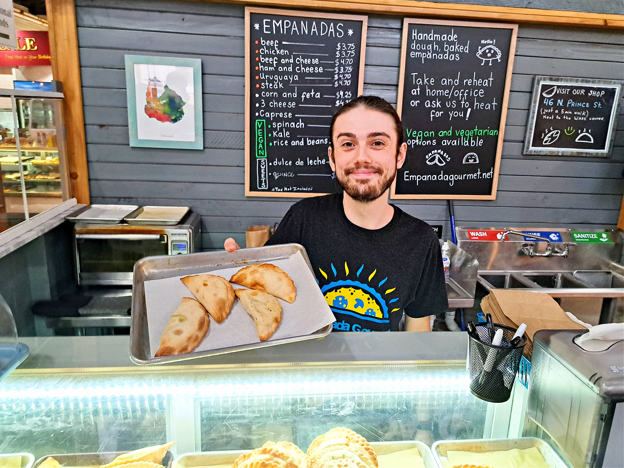 Empanada Gourmet offers a wide variety of handmade Uruguayan empanadas made with vegan dough and gourmet fillings, always baked. Uruguayan cuisine is a combination of cuisines from several countries including France, Spain, Italy, Germany, and Portugal. Our family descended from immigrants from these countries who colonized Uruguay and brought their own recipes. We recreate these treasured recipes so you can experience a part of our history through our delicate and deliciou. baked goods!